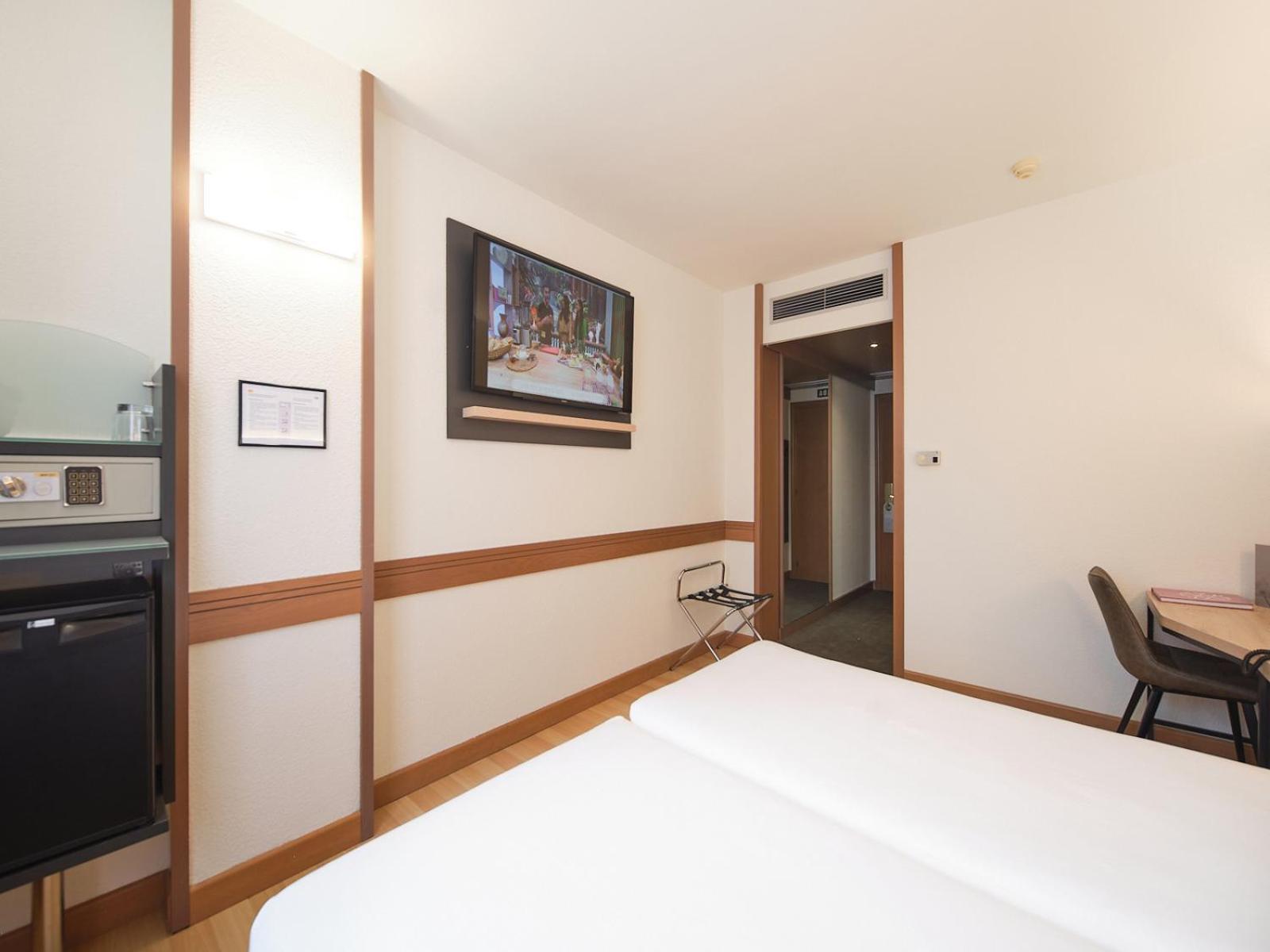 Hotel Albret Pamplona Exterior photo