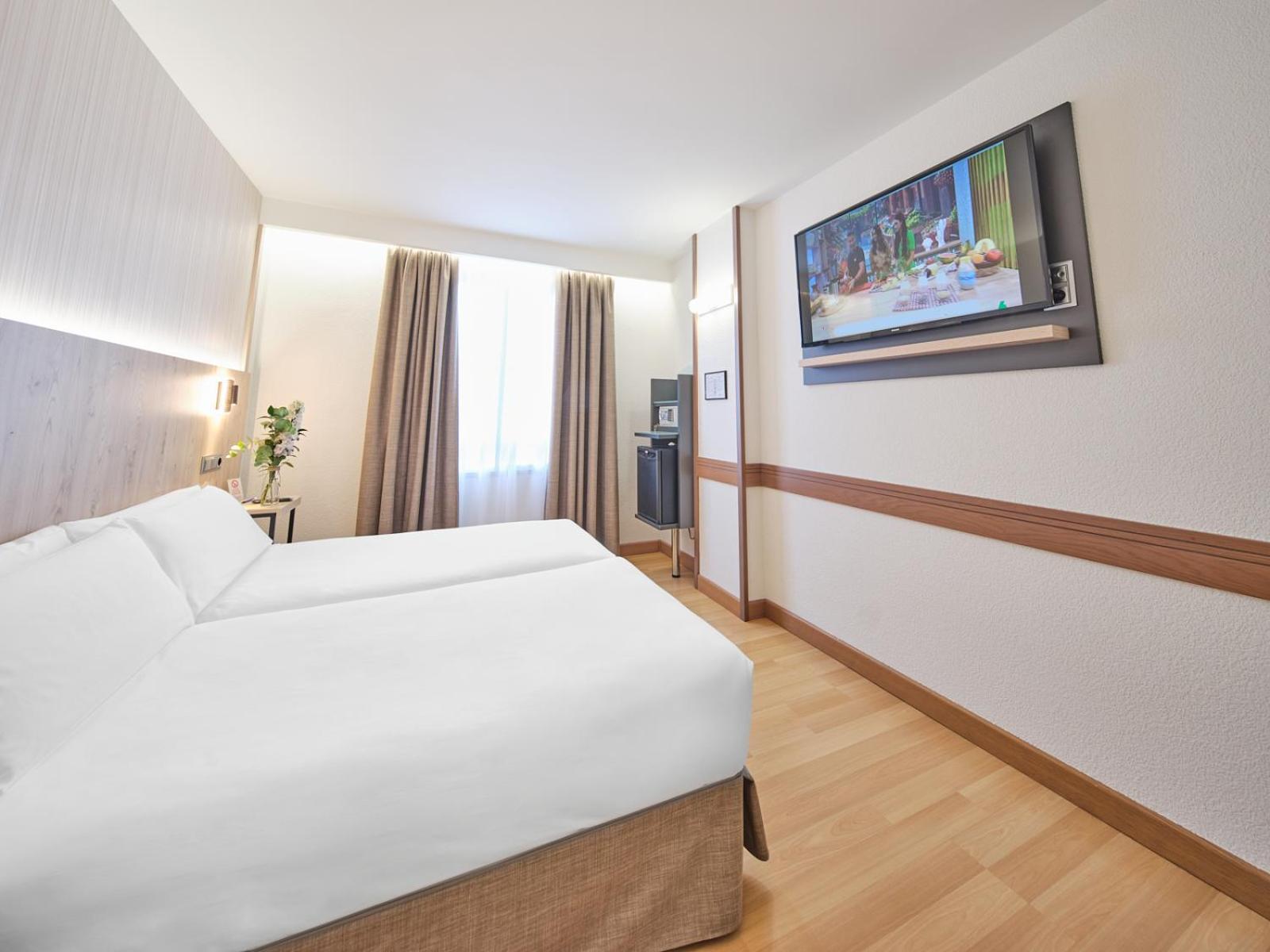 Hotel Albret Pamplona Exterior photo